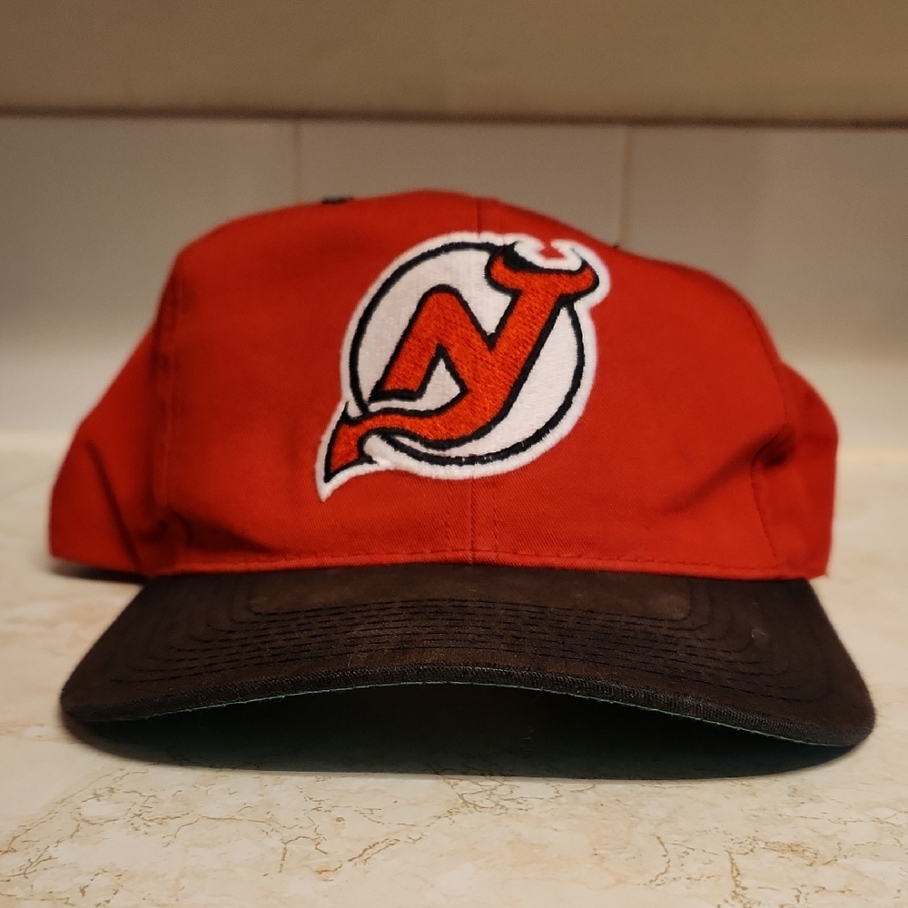 New Jersey Devils Red, Black & White NHL Embroidered Snapback Hat Vintage 90s